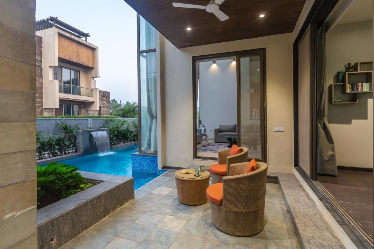 Saffronstays Aspen, Lonavala - Luxury Pool Villa With Games And Tv Room Near Bhushi Dam Экстерьер фото